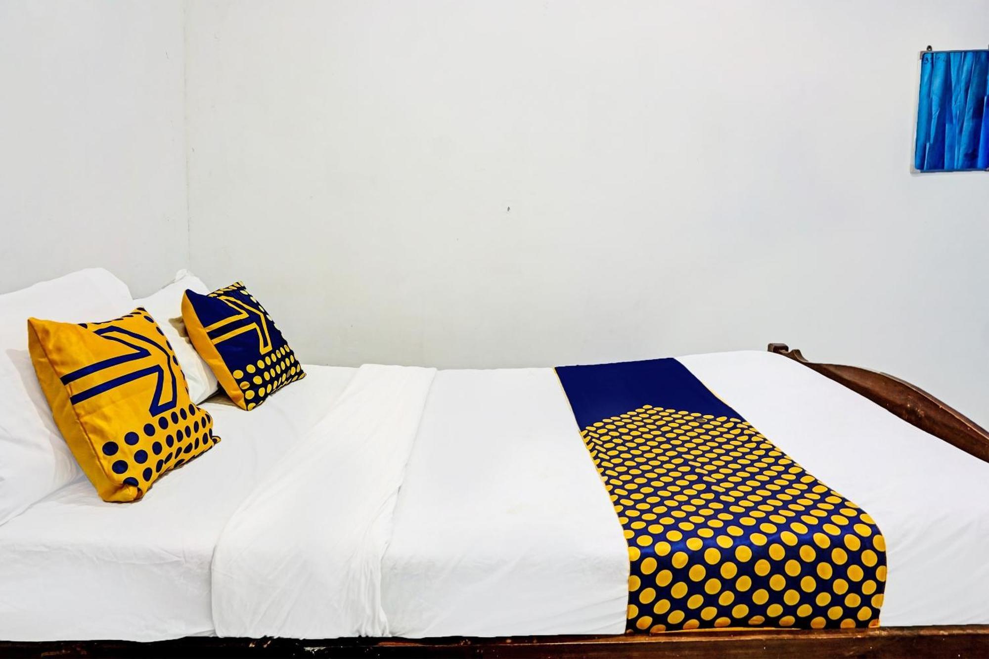 Oyo Life 91896 Kost Bu Dewi Syariah Pasuruan Exterior foto